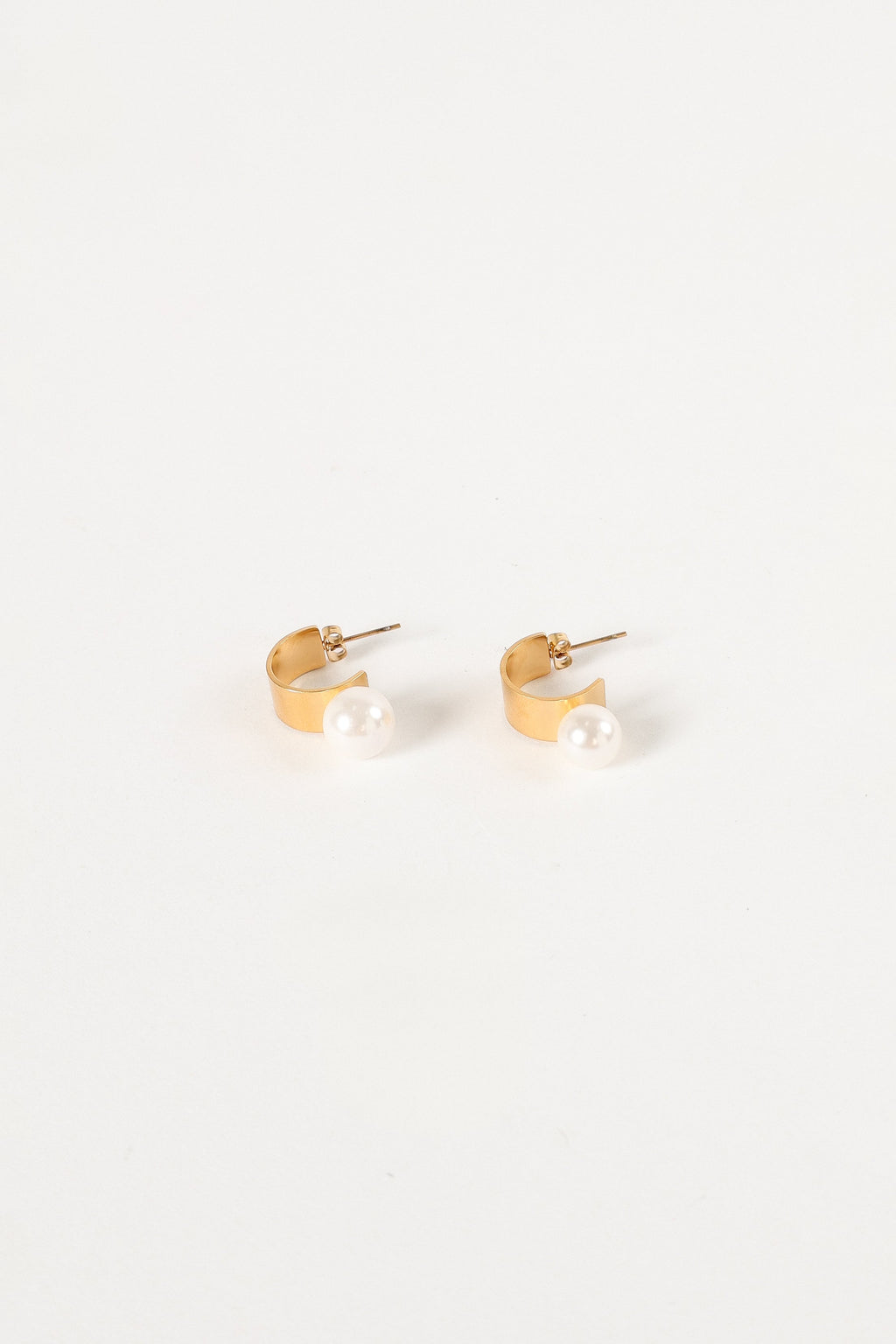 Callie Pearl Hoop Earrings - Gold