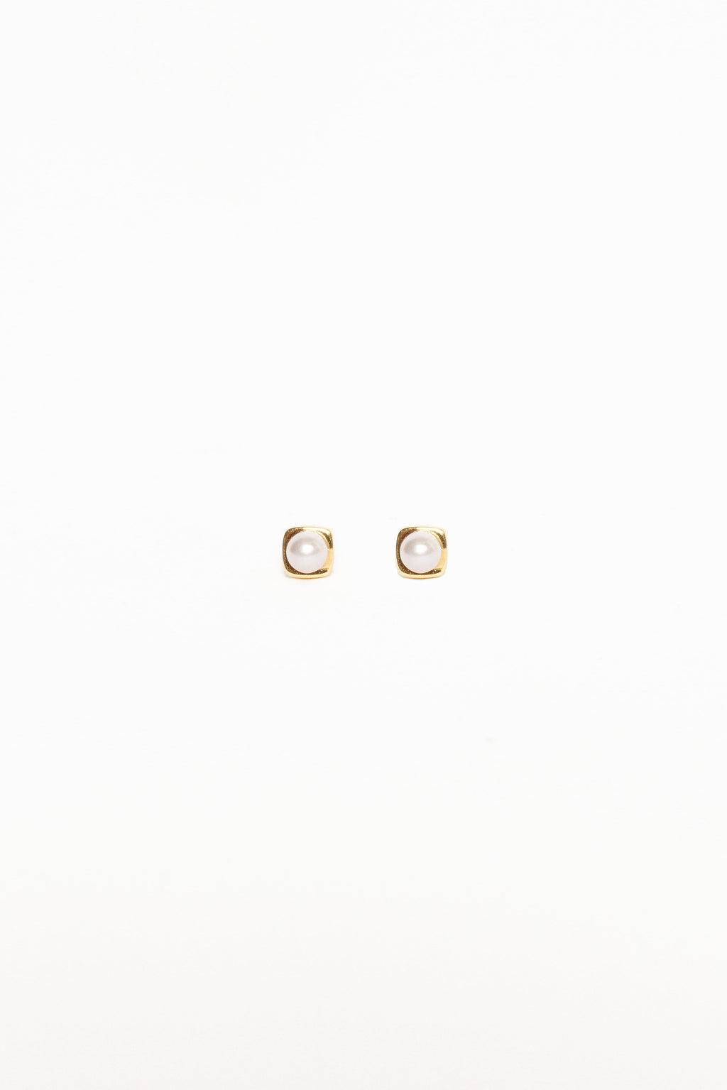 Helene Stud Earrings - Gold/Pearl