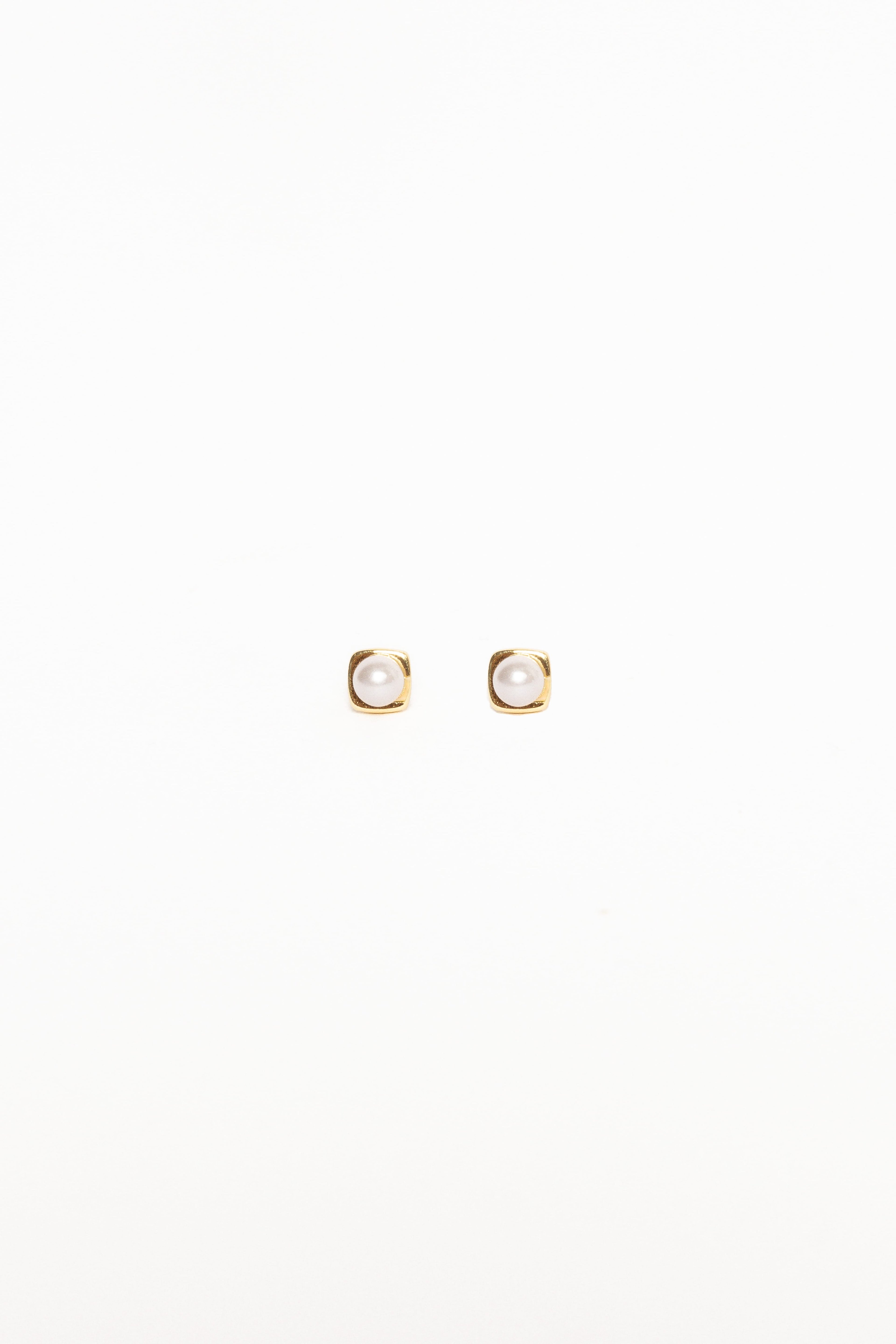Helene Stud Earrings - Gold/Pearl