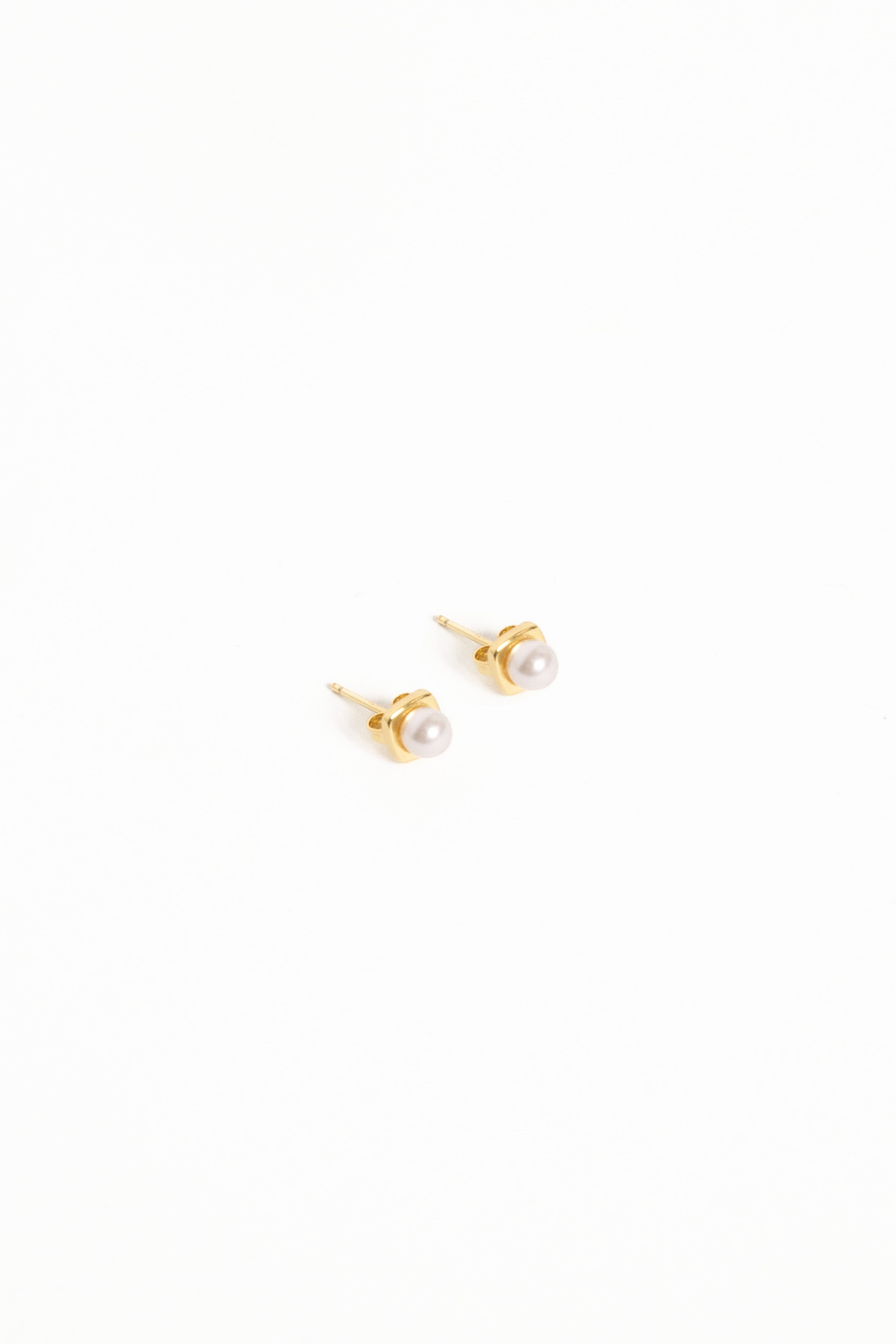 Helene Stud Earrings - Gold/Pearl