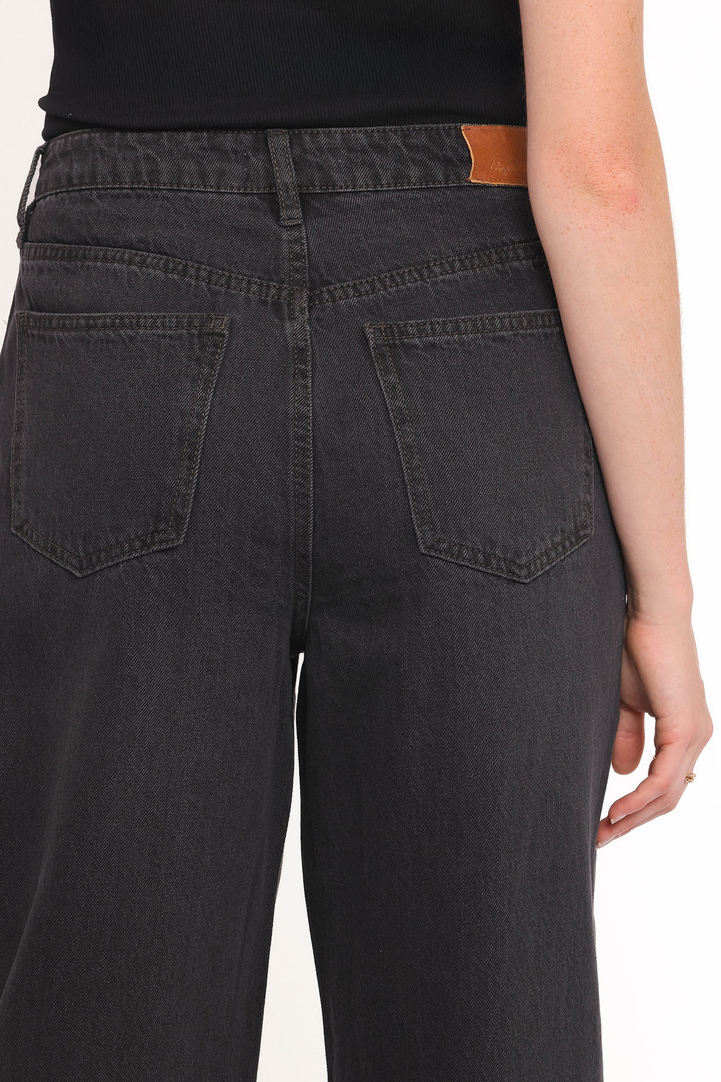 Taylor Barrel Leg Jean - Trip